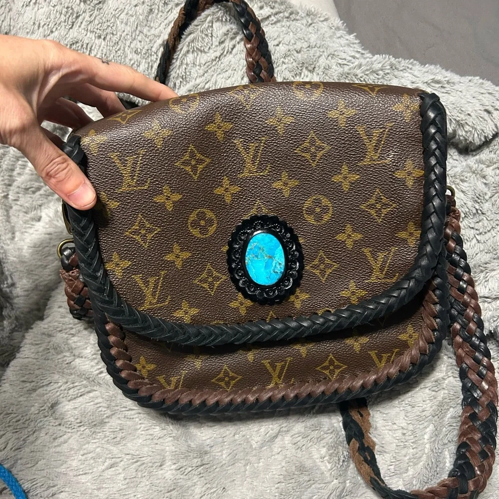 Lv world traveler bag with turquoise pendant vbb - Picture 4 of 10